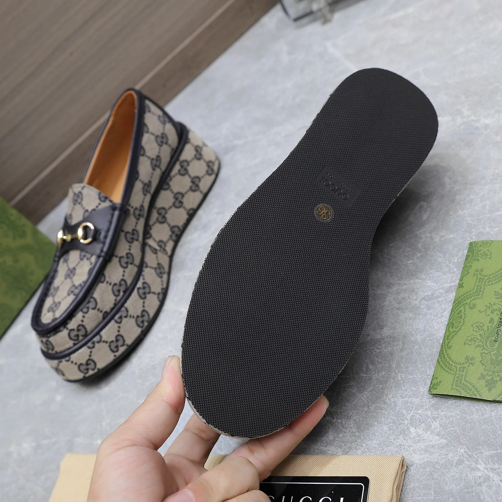 👟👟Ex-factory price 680👟👟 ⚡️The highest version 🔥🔥🔥💯💯💯 ⚡️2024 counter latest model ⚠️original replica ⚡️ Gucci’s latest popular wedge platform shoes - available simultaneously at counters Authentic European style, perfect on the feet💃💃When worn with this shoe, it is elegant and crystal clear. Regardless of the materials of the accessories, they are all customized 1:1. You must go to get the original version. The entire series is full of exciting and beautiful elements. ❶ Upper: cowhide/double G embroidered texture ❷ Inner lining: sheepskin ❸ Feet: sheepskin ❹Outsole: Imported from Italy ❺ Water platform height: 3.5CM in front and 5.5CM in back ❻Packaging: Original full set of packaging ❼Number of codes: 35-42 (40.41.42 customization is not returnable)